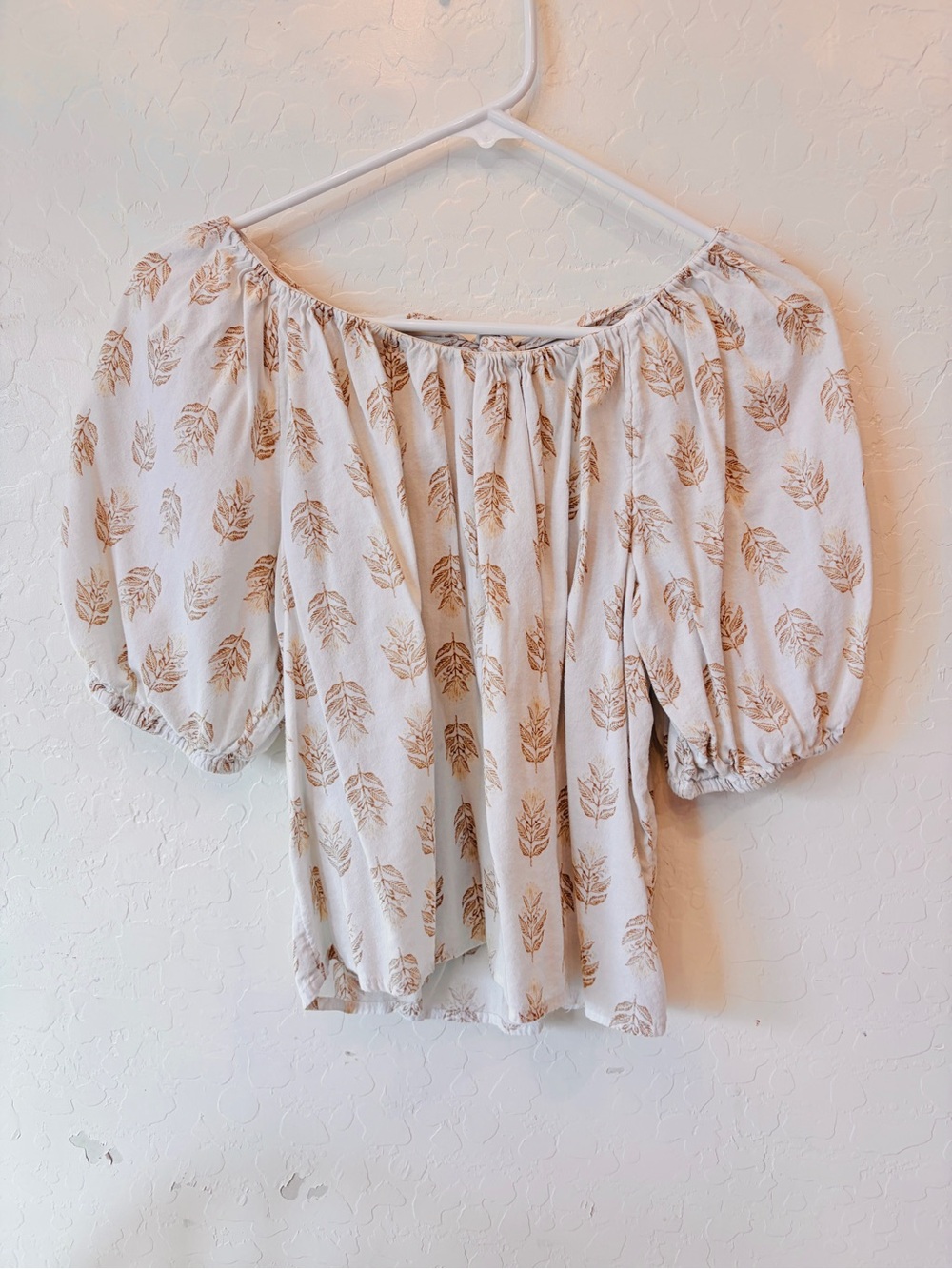 XS OLD NAVY cotton rayon viscose Off-Shoulder Puff Sleeve Top - Beige Leaf Print